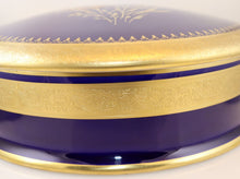 Cargar imagen en el visor de la galería, SKU# F16-GOLD-INCRUST Large Bleu de Four (Cobalt Blue) Round Box with Real Gold Incrustation with agate polishing finish.