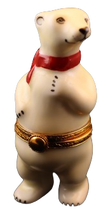 Lade das Bild in den Galerie-Viewer, SKU# 7361 - Eisbär mit rotem Schal