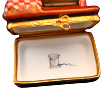 Cargar imagen en el visor de la galería, SKU# 36029 - Máquina de coser - (RETIRADA)