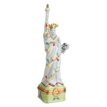Cargar imagen en el visor de la galería, SKU# 3609 - Estatua de la Libertad Navidad