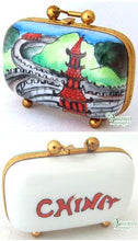 Lade das Bild in den Galerie-Viewer, SKU# 3644 - China Reisekoffer