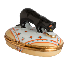 Cargar imagen en el visor de la galería, SKU# 6024 - Gato negro con plato dorado