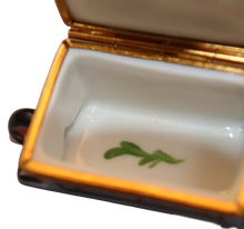 Cargar imagen en el visor de la galería, SKU# 6032 - Carretilla Azul Con Flor