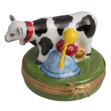 Lade das Bild in den Galerie-Viewer, SKU# 6936 - Acht Dienstmädchen beim Melken