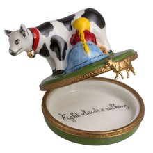 Lade das Bild in den Galerie-Viewer, SKU# 6936 - Acht Dienstmädchen beim Melken