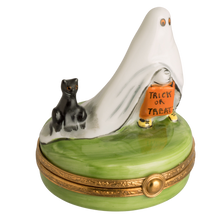Load image into Gallery viewer, SKU# 7233 - Trick Or Treater With Cat