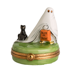 Load image into Gallery viewer, SKU# 7233 - Trick Or Treater With Cat