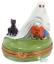 Load image into Gallery viewer, SKU# 7233 - Trick Or Treater With Cat