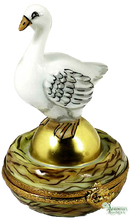 Cargar imagen en el visor de la galería, SKU# 7531 - Ganso con huevo de oro para el nuevo milenio
