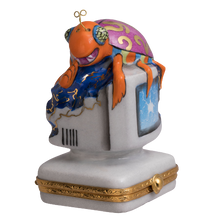 Cargar imagen en el visor de la galería, SKU# 7532 - Virus informático