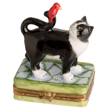 Lade das Bild in den Galerie-Viewer, SKU# 7614 - Schwarz-weiße Katze mit rotem Vogel