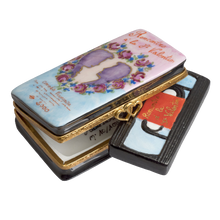 Cargar imagen en el visor de la galería, SKU# 7673 - Videocasete: Película francesa - (RETIRADO)