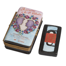 Cargar imagen en el visor de la galería, SKU# 7673 - Videocasete: Película francesa - (RETIRADO)