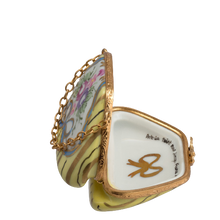 Cargar imagen en el visor de la galería, SKU# 7686 - Monedero con cadena: Recamier Jaune - (RETIRADO)