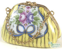 Lade das Bild in den Galerie-Viewer, SKU# 7686 - Geldbörse mit Kette: Recamier Jaune-