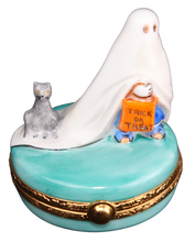 Cargar imagen en el visor de la galería, SKU# 7404 Truco o trato de Halloween sobre base azul