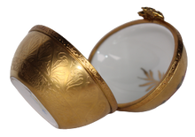 Lade das Bild in den Galerie-Viewer, Artikelnummer C035404 Eierkarton mit Inkrustierung