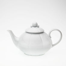 Load image into Gallery viewer, SKU# S120-NYM00001 - Nymphea White Teapot - Shape Nymphea - Size: 30oz

