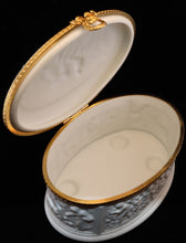 Load image into Gallery viewer, SKU# 1001M &quot;Rome&quot; Large oval hinged box - Biscuit Relief
