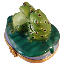 Cargar imagen en el visor de la galería, SKU# 16022 - Two frogs on leaf

