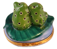 Cargar imagen en el visor de la galería, SKU# 16022 - Two frogs on leaf
