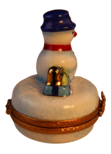 Lade das Bild in den Galerie-Viewer, SKU# 3583 - Schneemann mit Geschenken
