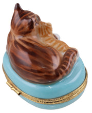 Lade das Bild in den Galerie-Viewer, SKU# 36010 - Mother cat and her kitty
