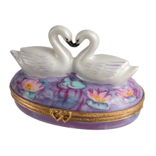 Cargar imagen en el visor de la galería, SKU# 3696 - Dos cisnes sobre nenúfares
