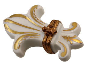 SKU# 6301 - Flor de lis blanca