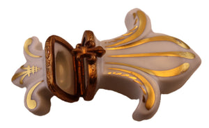 SKU# 6301 - Flor de lis blanca