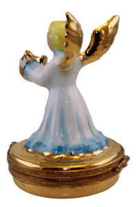 SKU# R113 - ANGEL CON ARPA SOBRE BASE DORADA