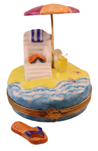 SKU# 7116 - Descansando junto al mar con una bebida