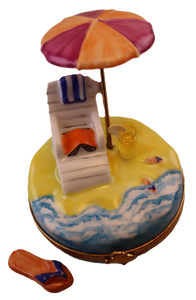 SKU# 7116 - Descansando junto al mar con una bebida
