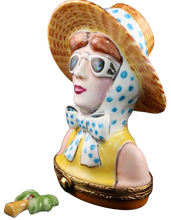 Cargar imagen en el visor de la galería, SKU# 7119 - Turista femenina

