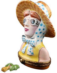 SKU# 7119 - Turista femenina