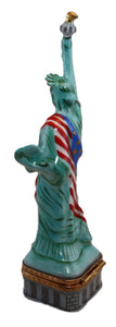 SKU# 7842 - Estatua de la Libertad con bandera