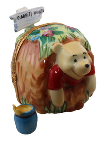 SKU# 8528 - Pooh in Rabbit's Howse - Disney© collection.
