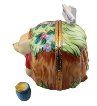 Lade das Bild in den Galerie-Viewer, SKU# 8528 - Pooh in Rabbit's Howse - Disney © collection.
