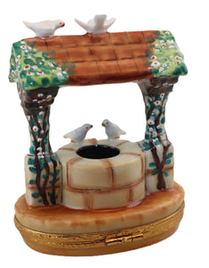 SKU# 8542 - Snow White Wishing Well - Disney© collection