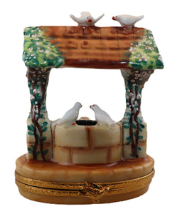 SKU# 8542 - Snow White Wishing Well - Disney© collection