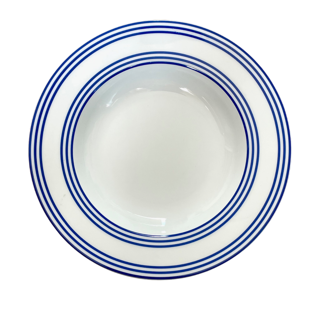 SKU# A235-REC20834 - Plato hondo con borde azul Latitudes - Forma Recamier - Tamaño: 9