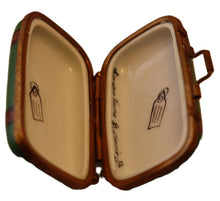 Cargar imagen en el visor de la galería, SKU# C016102 Green Luggage
