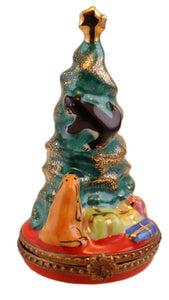 SKU#C077120 - Christmas Tree With Puppy & Cat
