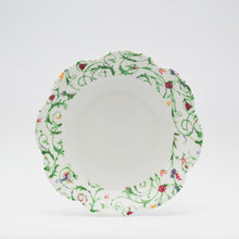 Cargar imagen en el visor de la galería, SKU# A220-NYM20450 - Plato poco profundo para ensaladas y pastas Colibri - Forma Nymphea - Tamaño: 8,5&quot;
