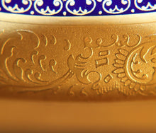 Cargar imagen en el visor de la galería, SKU# F15-A-GOLD-INCRUST Very Large Floral on Bleu de Four (Cobalt Blue) Round Box with Real Gold Incrustation with agate polishing finish.
