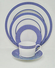 Lade das Bild in den Galerie-Viewer, SKU# R300-REC20834 - Latitudes Bleu Teetasse - Form Recamier - Größe: 6,75 oz
