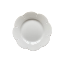 Cargar imagen en el visor de la galería, SKU# B160-NYM00001 - Plato para pan y mantequilla blanco Nymphea - Forma Nymphea - Tamaño: 6,25&quot;
