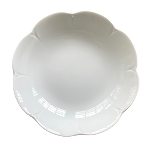 SKU# L120-NYM00001 - Plato plano redondo blanco Nymphea - Forma Nymphea - Tamaño: 12"