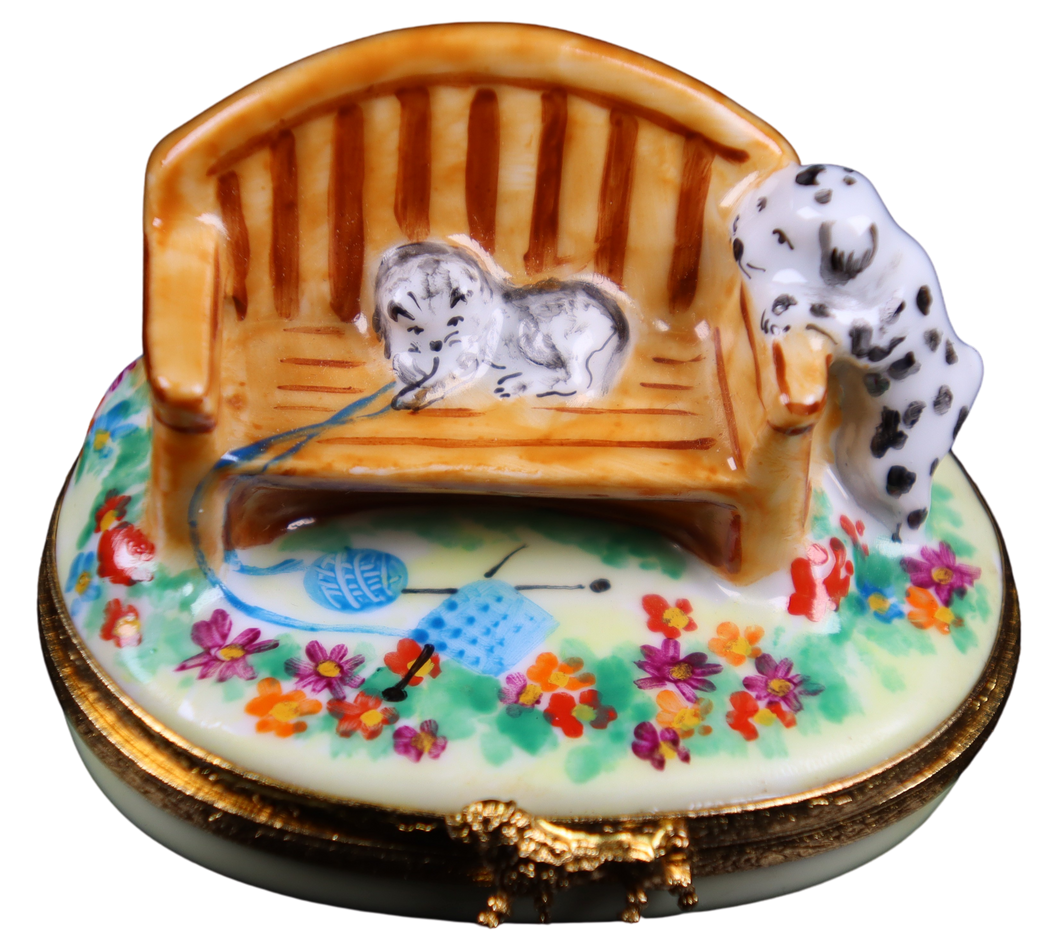 SKU# 3719 - Banco de jardín con 2 cachorros dálmatas.