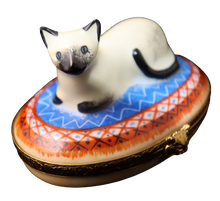 Load image into Gallery viewer, SKU# 6021 - Siamese Cat
